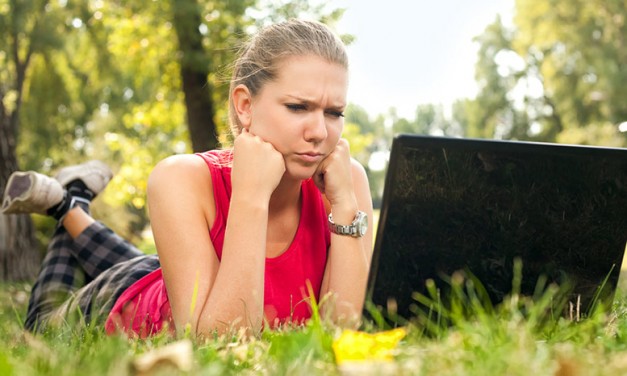 How do online dating scams work